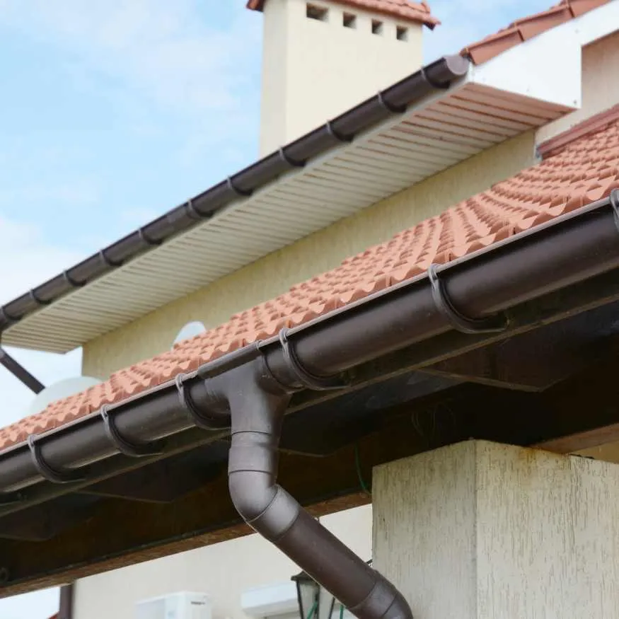Toiture neuve avec gouttières Alu à Caissargues